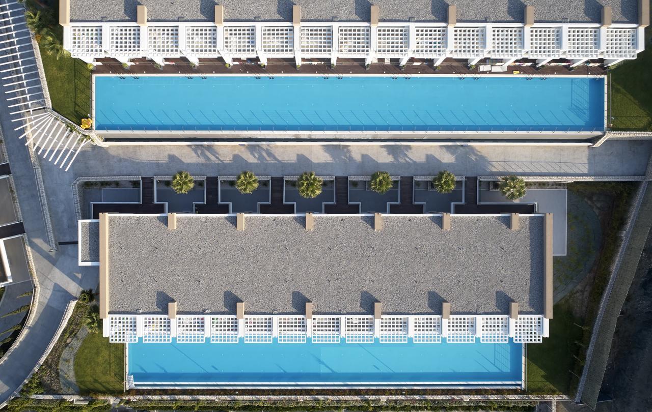 Suite Junior con vistas al mar y piscina compartida